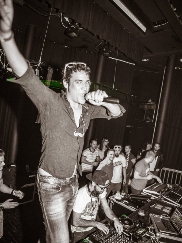 Happy Birthday an Carlos, Carlito, Karl, Karli 👏🏼🎉🎂🎁  
😂
Alt genug für solche Fotos, jung genug für neue Geschichten. Karl damals, Karl heute – beides sehenswert. Alles Gute zum Geburtstag, Legende! #41